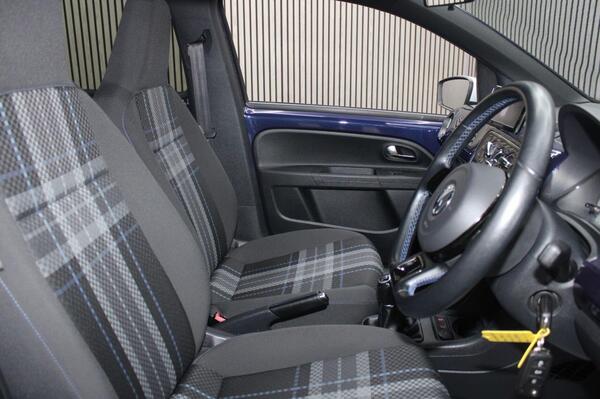 Volkswagen Up! view 5