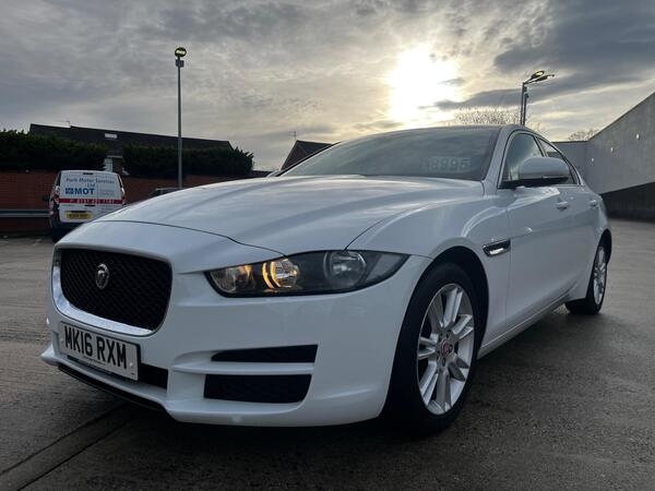 Jaguar Xe view 4