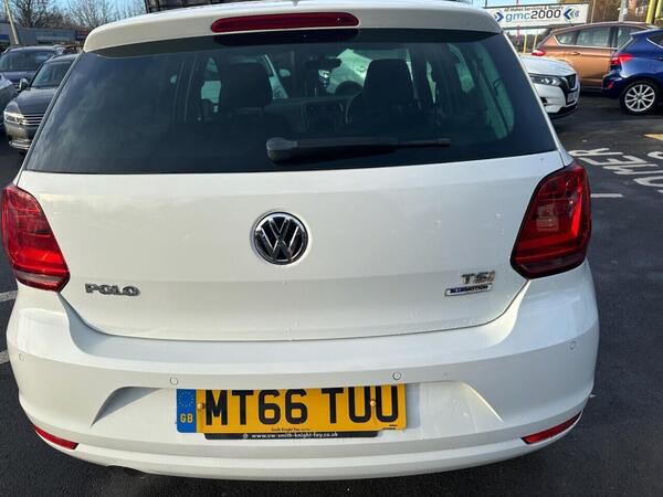 Volkswagen Polo view 4