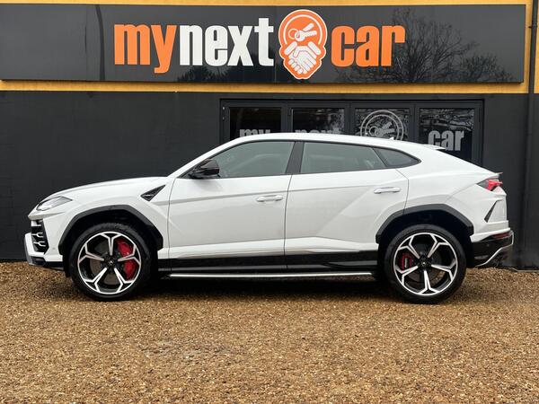 Lamborghini Urus view 7