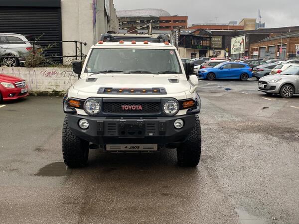 Toyota FJ Cruiser view 6