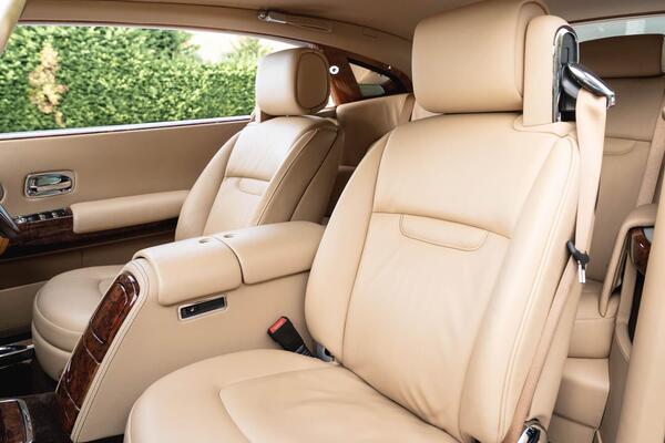Rolls-Royce Phantom view 4