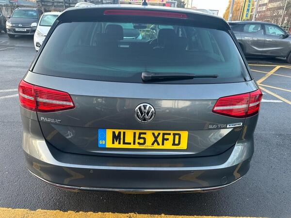 Volkswagen Passat view 4