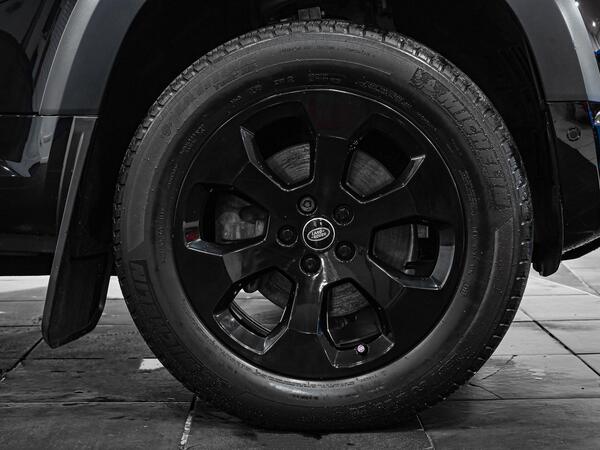 Land Rover 90 view 7