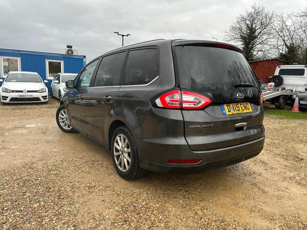 Ford Galaxy view 4