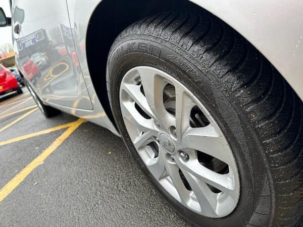 Kia Carens view 5