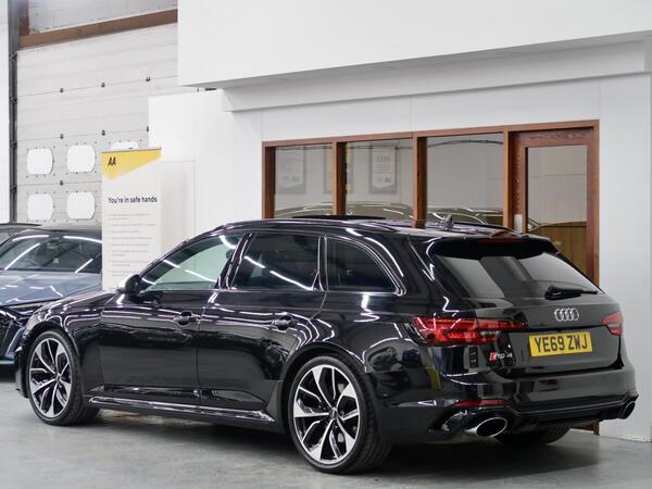 Audi RS4 view 7