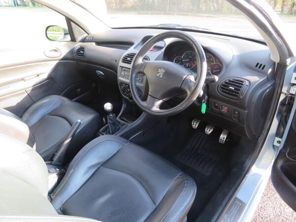 Peugeot 206 view 4