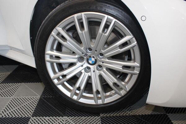 BMW 3 Series view 4
