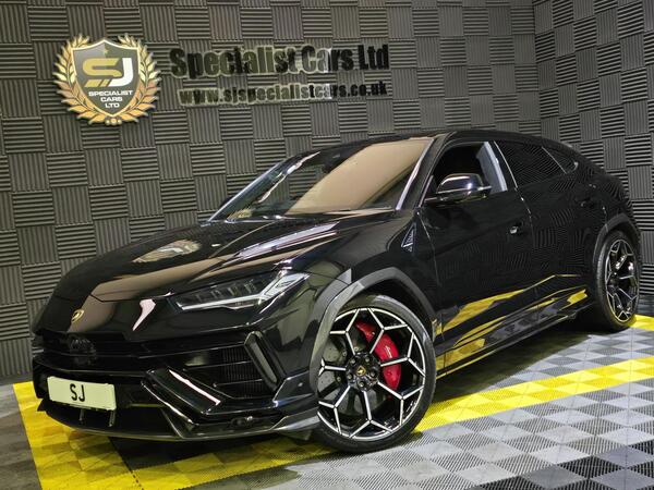 Lamborghini Urus view 7