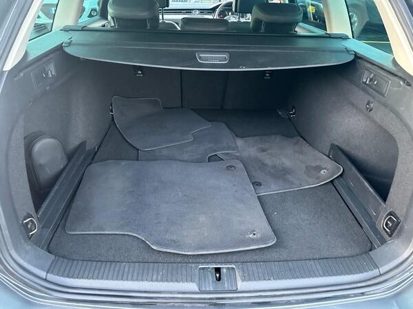 Volkswagen Passat view 6