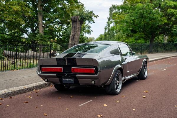 Ford Mustang view 4