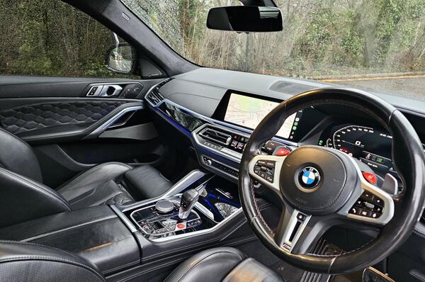BMW X6 M view 6