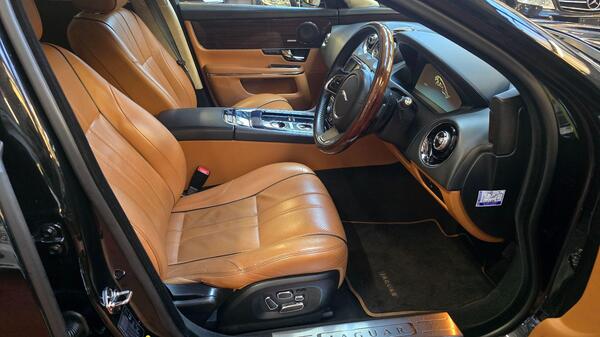 Jaguar XJ view 5