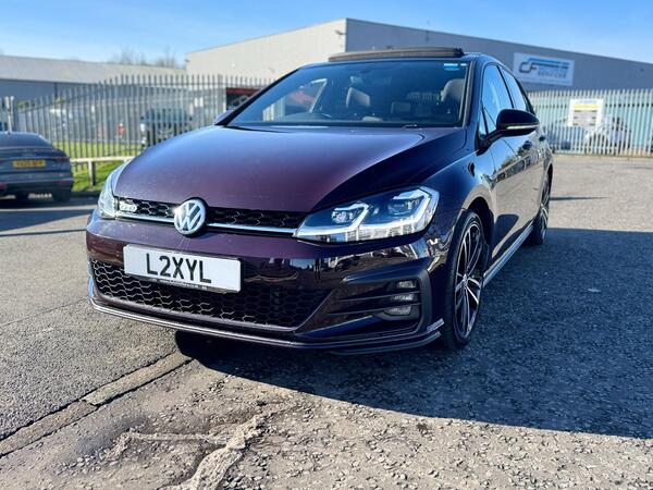 Volkswagen Golf view 3