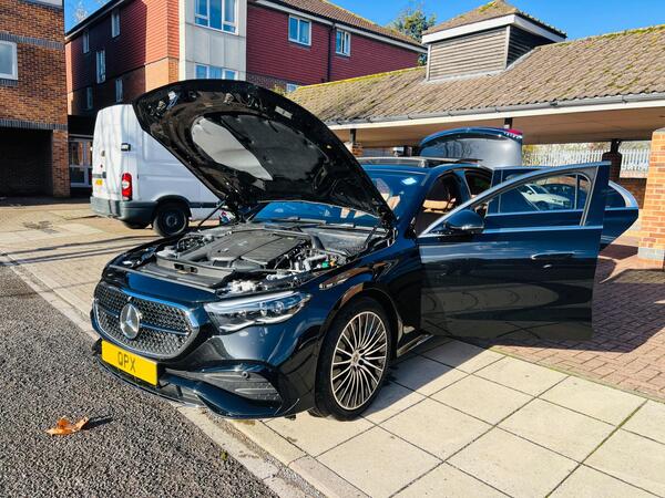 Mercedes-Benz E-Class view 4