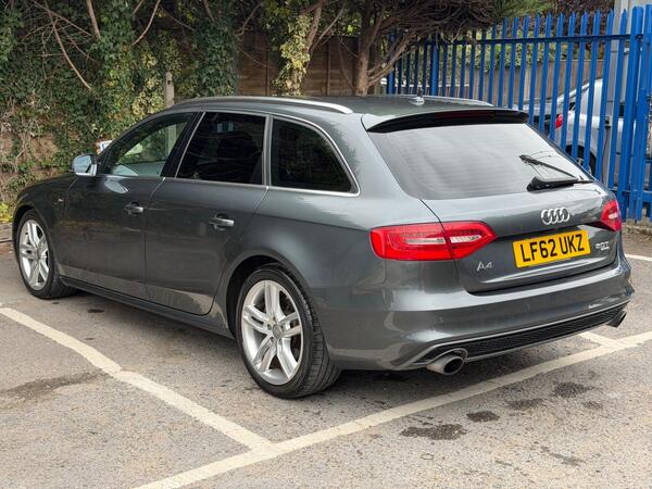 Audi A4 Avant: Rear Left