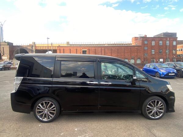 Honda Stepwagon view 4