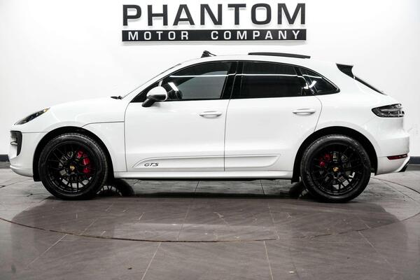 Porsche Macan view 4
