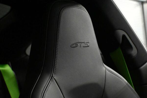 Porsche 911 view 3
