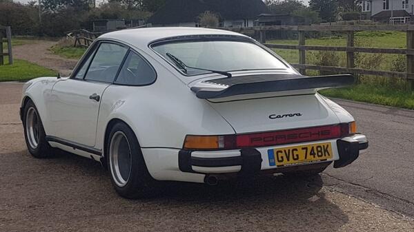 Porsche 911 view 3