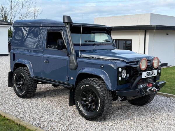 Land Rover Defender view 3