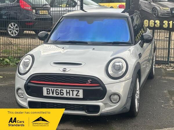 Mini Hatch view 4