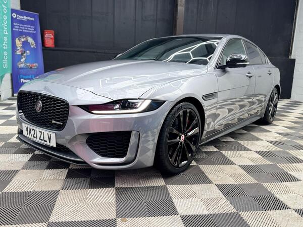 Jaguar Xe view 4