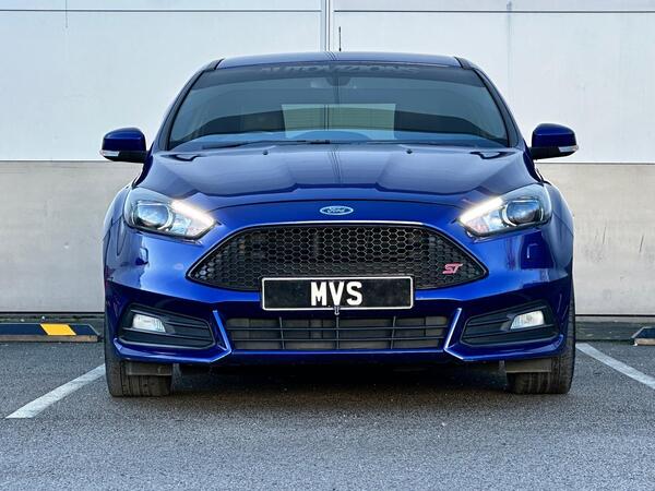 Ford Focus view 2