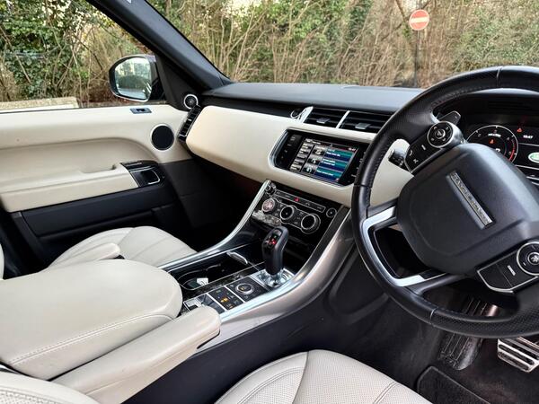 Land Rover Range Rover Sport view 2