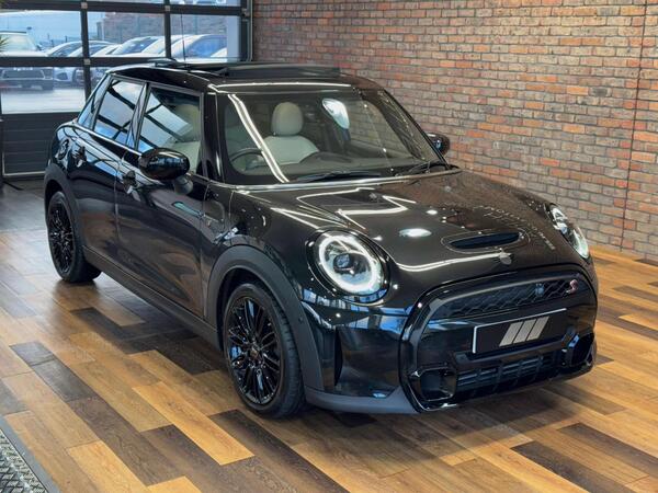 Mini Hatch view 5