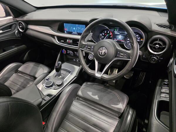 Alfa Romeo Stelvio view 7