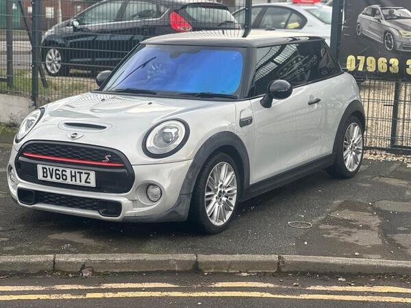 Mini Hatch view 6