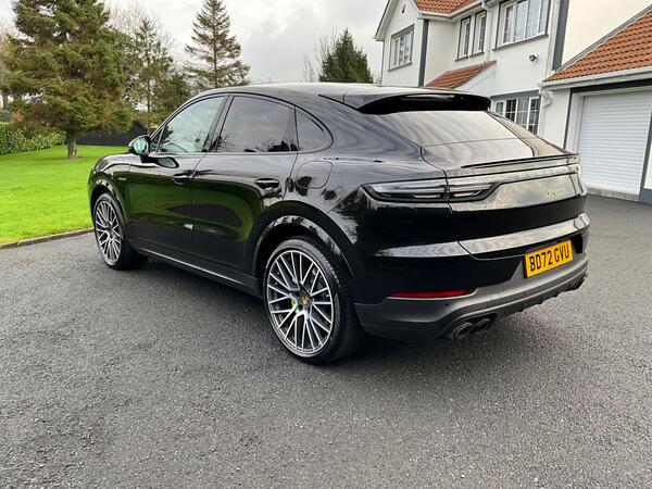 Porsche Cayenne view 3