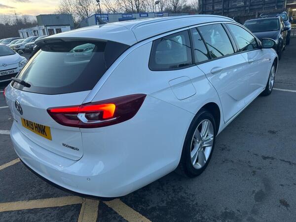 Vauxhall Insignia view 3