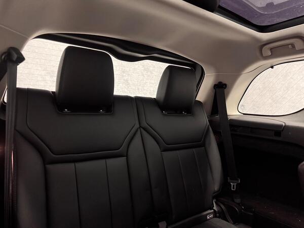 Land Rover Discovery view 7