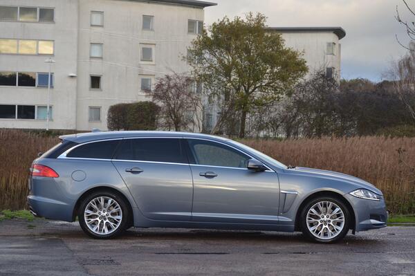 Jaguar XF view 4