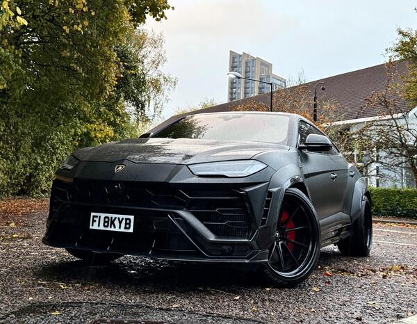 Lamborghini Urus view 5