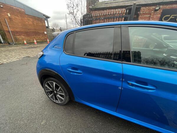 Peugeot 208 view 7