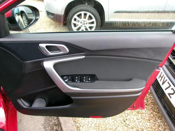 2024 Kia Ceed 1.5 T-GDi 2 Euro 6 (s/s) 5dr Non-ADAP