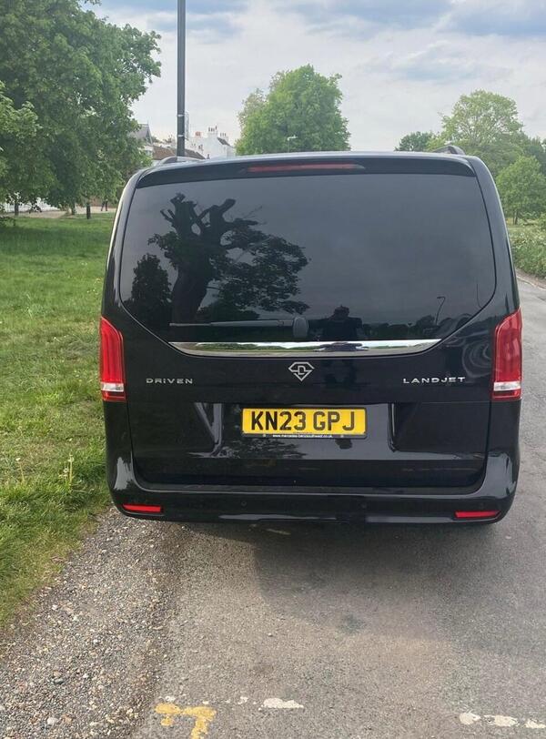 Mercedes-Benz V-Class view 5