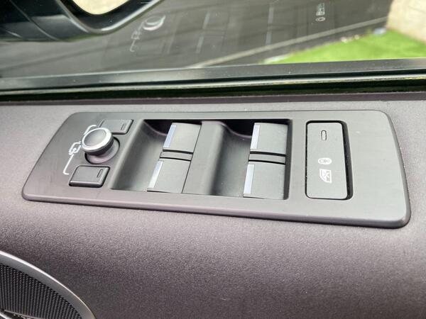 2020 Land Rover Discovery 3.0 SD V6 Landmark Edition Auto 4WD Euro 6 (s/s) 5dr