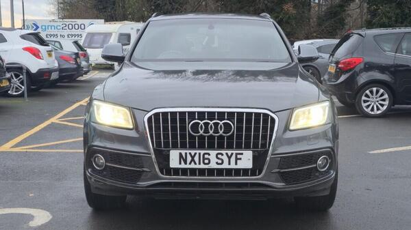 Audi Q5 view 2