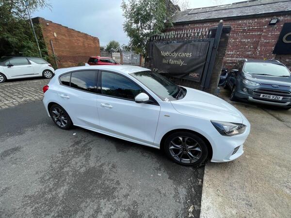 Ford Focus view 4
