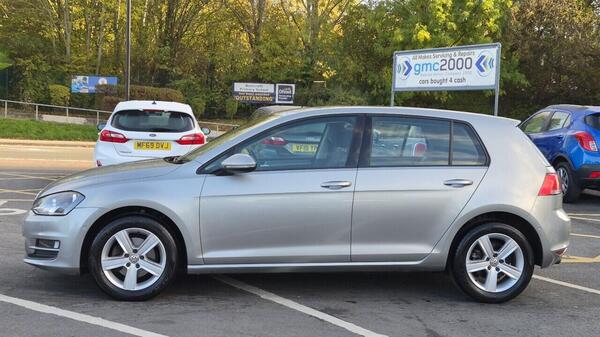 Volkswagen Golf view 3