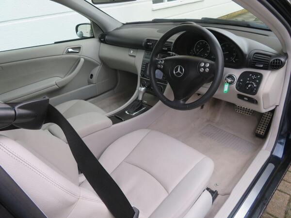 Mercedes-Benz C-Class view 4