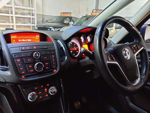 Vauxhall Zafira Tourer view 2