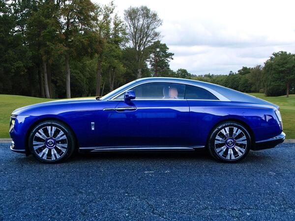 Rolls-Royce Spectre view 2