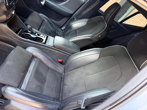 2020 Volvo XC40 2.0 B4 MHEV R-Design Pro Auto Euro 6 (s/s) 5dr