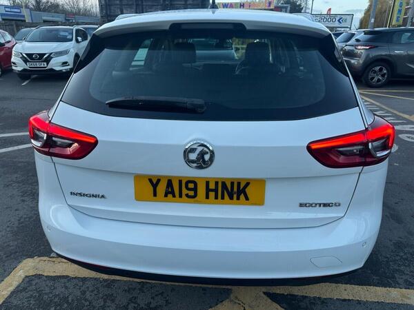 Vauxhall Insignia view 4